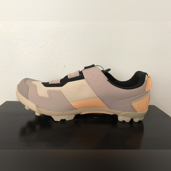 Size 8 Womens Adidas Five Ten 5.10 Kestrel BOA Mountain Bike Beige Purple HQ6032 - Picture 4 of 8